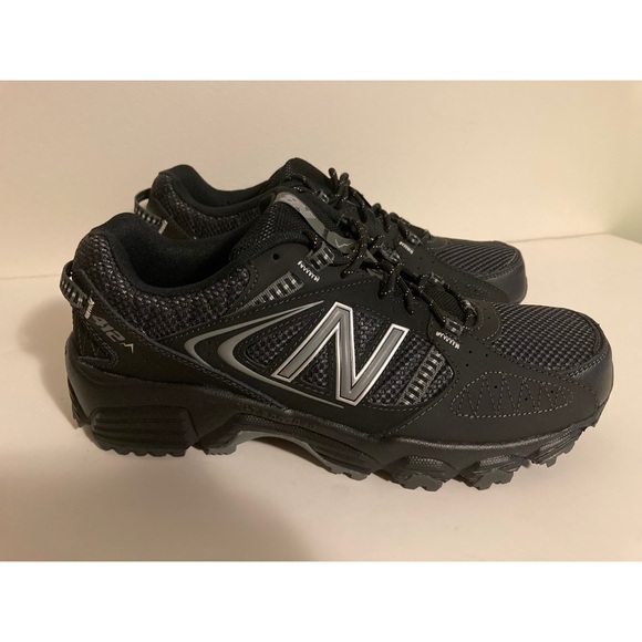 NWT Black New Balance Trail Running Sneaker Size 10 Wide - Picture 1 of 5